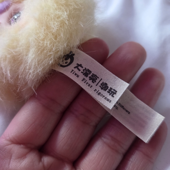 Fluffy Yellow Keychain - Picture 4 of 4